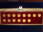 sestava 14 ks svatovaclavskych dukatu r.1923 - 1936 v drevene darkove etui