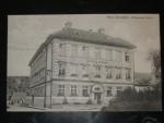 Mor. Krumlov, čb. pohl. Měšťanské školy, prošlá 1932, odpadená zn.