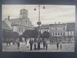 Police n. M. náměstí s radnicí, neprošlá