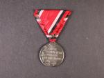 Medaile červeného kříže 3. třídy, železo, na trojůhelníkové stuze