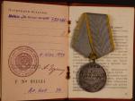 Medaile za bojové zásluhy č.723032 + udělovací knížka