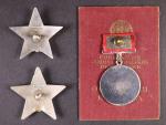 Řád rudé hvězdy, 2 ks, Medaile za odvahu + řádová knížka