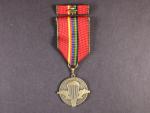 Pamětní odznak na stuze k 60. výročí udělení čestného názvu, 22. banskobystrická výsadková brigáda SNP