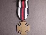 Čestný kříž 1914-1918 pro frontové bojovníky, na reversu značka W. K.