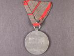 Medaile Za zranění z r. 1917 na stuze za jedno zranění, na hraně značka CW 18