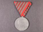 Medaile Za zranění z r. 1917 na stuze za čtyři zranění, na hraně značka W&A