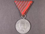 Medaile Za zranění z r. 1917 na stuze za pět zranění, na hraně značka CW 18