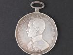Stříbrná medaile za statečnost, 1. třídy, 6. vydání 1859-1866 F.J.I., původní vojenská stuha