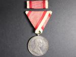 Stříbrná medaile za statečnost, 1. třídy, 8. vydání 1914-1917 F.J.I., na hraně punc hl. punc. úřadu Vídeň, A v kroužku, původní vojenská stuha