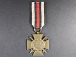 Čestný kříž 1914-1918 pro frontové bojovníky, na reversu značka W. D.
