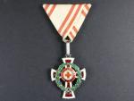 Čestné vyznamenání Za zásluhy o Červený Kříž s válečnou dekorací II. tř., Ag, originální etue