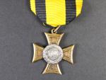 Vojenský služební kříž pro poddůstojníky a mužstvo III.tř. za 24 let služby, 2. vydání z let 1867 - 1890, pozlacený a postříbřený bronz, původní průvlečná stuha