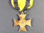 Vojenský služební kříž pro poddůstojníky a mužstvo III.tř. za 24 let služby, 2. vydání z let 1867 - 1890, pozlacený a postříbřený bronz, původní průvlečná stuha