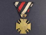 Čestný kříž 1914-1918 pro frontové bojovníky na původní trojúhelníkové stuze