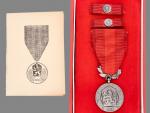 Medaile Za zásluhy o obranu vlasti - ČSSR, punc Ag 900, značka výrobce Zukov, udělovací průkaz a etue