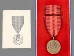 Medaile Za službu vlasti - ČSSR, udělovací průkaz a etue