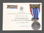 Medaile - za pracovní věrnost - ČSSR, punc Ag 925/1000, značka výrobce Mincovna Kremnica + udělovací průkaz
