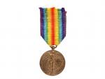 Medaile vítězství s podpisem medailéra