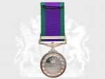 Medaile za všeobecnou službu 1962, se štítkem BORNEO (1962-1966), na hraně opis 4267598 SAC. R.PLATFORD R.A.F.