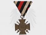 Čestný kříž 1914-1918 pro frontové bojovníky na původní trojúhelníkové stuze, na reversu značka výrobce W.K.
