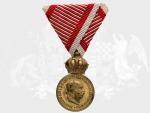 Vojenská záslužná medaile Signum Laudis F.J.I., zlacený bronz, původní voj. stuha