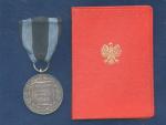 Stříbrná záslužná medaile Na polu chvaly + dekret
