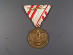 Pamětní medaile na první sv. válku s meči na stuze