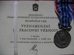 Medaile - za pracovní věrnost - ČSSR + etue + dekret
