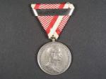 Medaile za statečnost I. třídy, postříbřený bronz, varianta portrétu, původní vojenská stuha, nová ocel. páska za 2x udělení, vydání 1914 - 1917