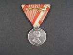 Medaile za statečnost II. třídy, Ag, původní vojenská stuha s meči, vydání 1914 - 1917