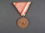 Bronzová medaile za statečnost, bez podpisu medailera, náhradní kov, původní vojenská stuha, vydání 1917 - 1918