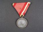 Bronzová medaile za statečnost, bez podpisu medailera, zinek, původní vojenská stuha, vydání 1917 - 1918