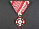 Vojenský záslužný kříž III. třídy s vál. dekorací, bronz
