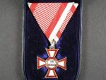 Vojenský záslužný kříž III. třídy, mírová skupina, Ag, výroba F. Rothe, půvoní etue