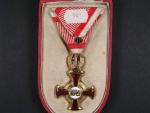 Zlatý Záslužný kříž s korunou, zlacený bronz, původní etue