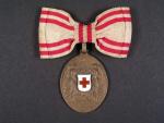 Bronzová čestná medaile Za zásluhy o Červený Kříž na dámské stuze