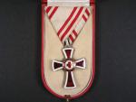 Čestné vyznamenání Za zásluhy o Červený Kříž II. tř. mírně poškozený smalt na aversu, na reversu nový středový medailon, orig. etue