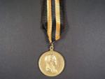 Velká zlatá zásužná medaile pro školství, zlacený bronz, novodobá stuha