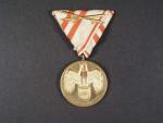 Pamětní medaile na I. sv. válku z r. 1932, původní stuha s meči