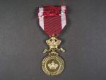 Zlatá medaile řádu koruny