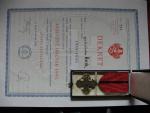 Záslužný odznak ČS obce dobrovolecke z roku 1945, etue  + dekret