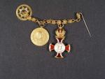Miniatura Zlatého záslužného kříže s korunou a záslužné medaile za 40.let služby, řetízek a kříž puncované zlato