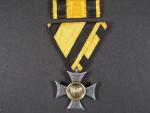 Vojenský služební kříž III.tř. za 6 let služby, vydání z let 1913 - 1918, náhradní kov, původní stuha