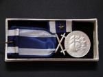 Československá vojenská medaile Za zásluhy, stříbrná, miniatura bronzove medaile, orig. etue + dekret
