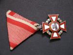 Vojenský záslužný kříž s válečnou dekorací, puncovany, znacen VM
