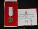 Medaile - Za upevňování přátelství ve zbrani III. třída + dekret