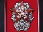 Odznak vojenské akademie 1954 č.046, výrobce Zukov Ag900