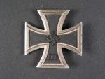 Železný kříž I. stupně 1939 se sponou, výrobce Gebruder Godet & Co.