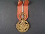 Československá revoluční medaile, Pařížské vydání, neodseknuté ouško na závěsném kruhu