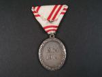 Stříbrná čestná medaile za zásluhy o červený kříž s válečnou dekorací, Ag